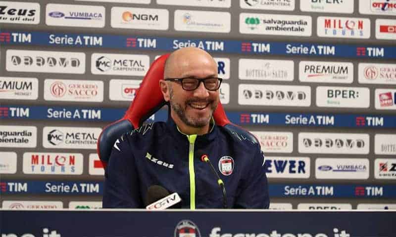 Crotone-Bologna, Zenga: "Gioisco per la vittoria. Simy ci d&agrave; sempre una mano"