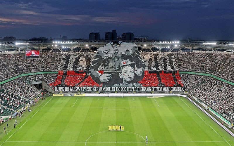 Legia Varsavia-Astana, coreografia shock della curva polacca