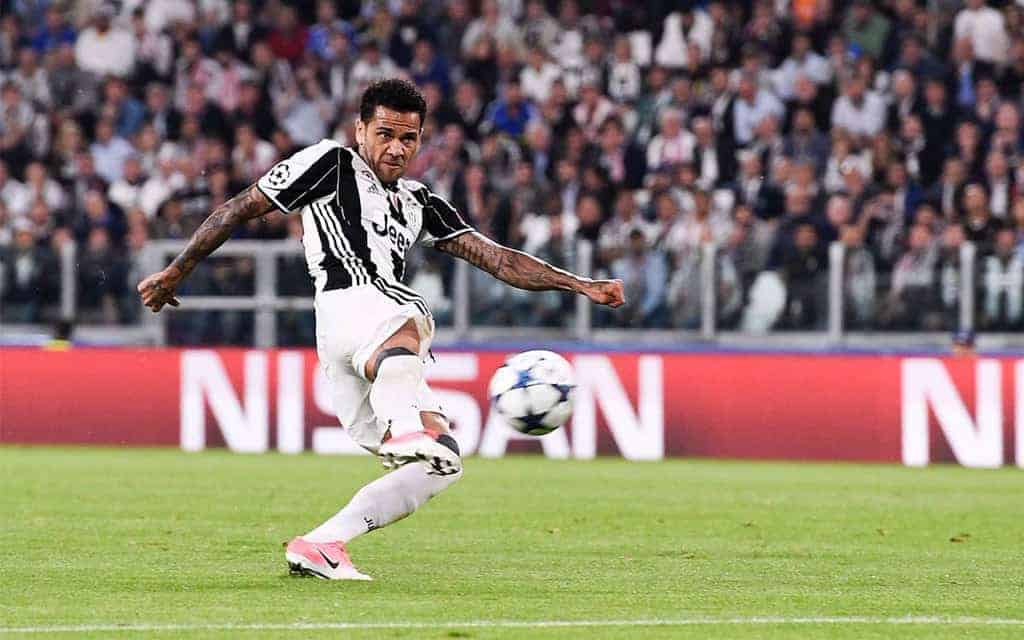 Juventus, Dani Alves &egrave; l'uomo della semifinale. E che gol contro il Monaco!