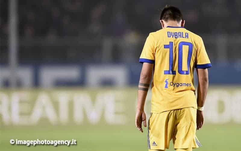 Cagliari-Juventus, Dybala stop: infortunio muscolare, entra Douglas Costa
