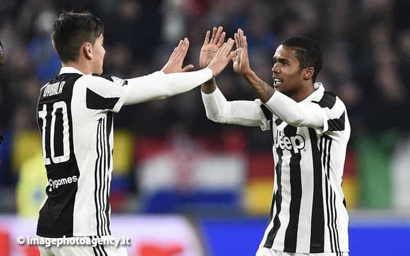 Squalifica Douglas Costa, sorride Dybala: come cambia la Juventus in attesa della stangata