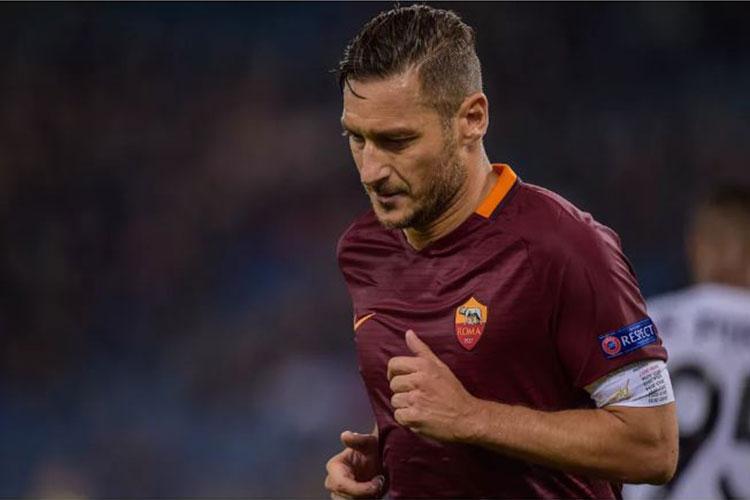 Roma, infortunio Totti: rischio frattura all&rsquo;alluce