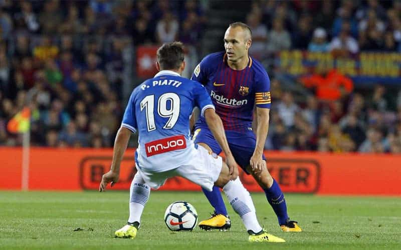 Barcellona, l&rsquo;addio di Iniesta in lacrime: "Vi porter&ograve; sempre nel mio cuore. Non giocher&ograve; in Europa"
