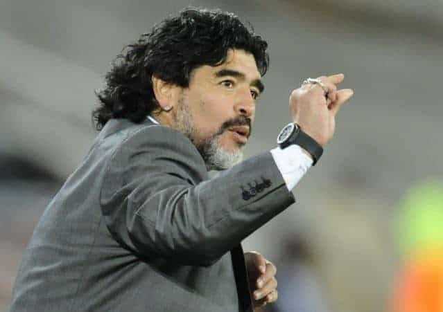 Napoli, polemiche per il conferimento della cittadinanza onoraria a Maradona