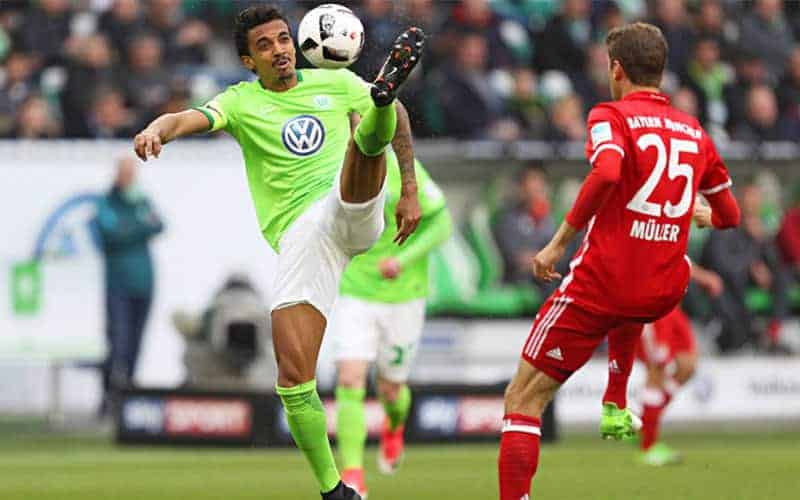 Lazio, per il dopo Biglia si pensa a Luiz Gustavo