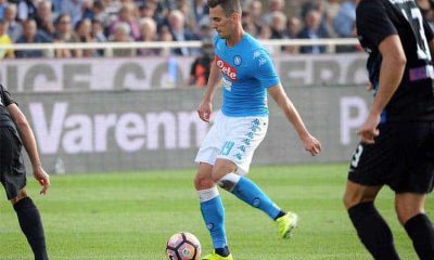 Verona-Napoli 1-3. Pioggia e vento non fermano la banda di Sarri, espulso Hysaj