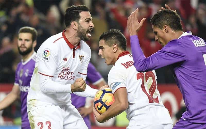 Siviglia, l&rsquo;ex Milan Rami flirta con Pamela Anderson