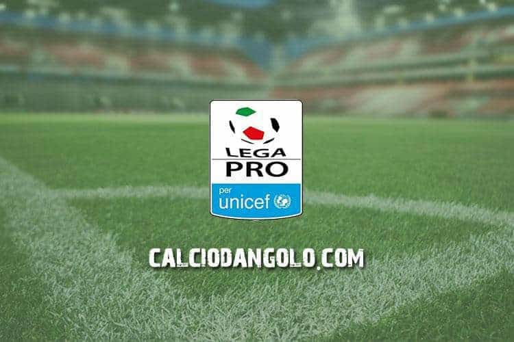 Paura in casa Reggina: il pullman va in fiamme