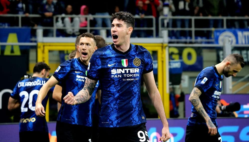 Calciomercato Inter, Bastoni sul mercato: la cifra richiesta da Marotta e l&rsquo;ombra di Conte sul difensore nerazzurro